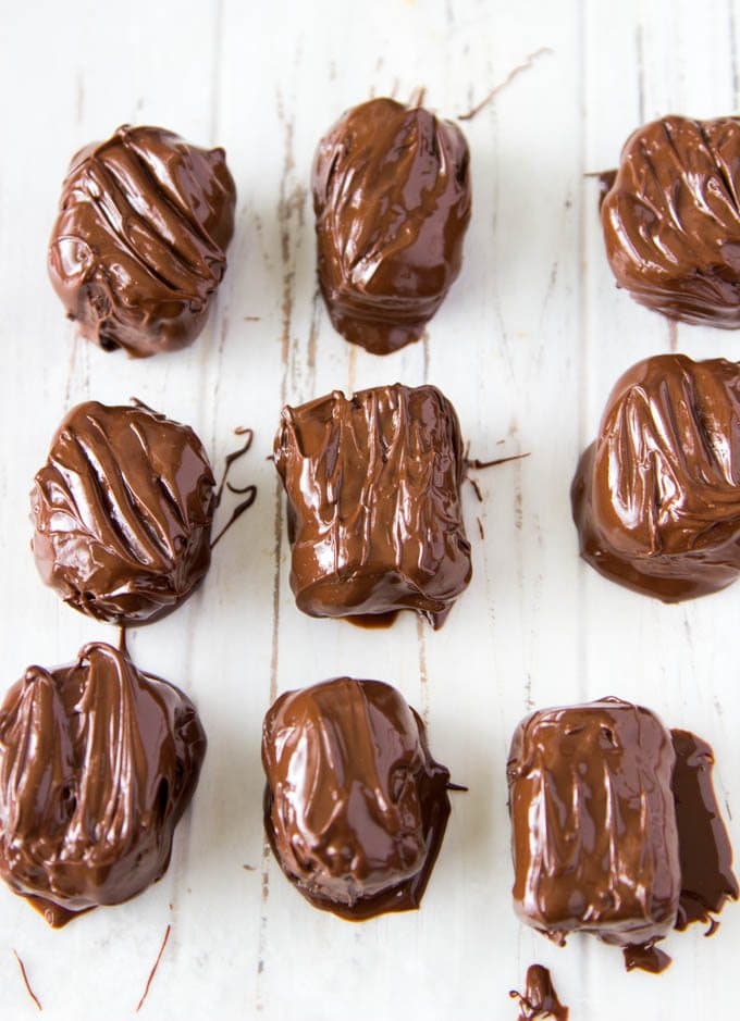 Sea Salt "Caramels"- Only 3 ingredients needed to make these healthy sweet treats. Dates, dark/milk chocolate chips, and sea salt. That's it! In about 5 min. you can have a homemade caramels. (Easy, healthy, Vegan option)