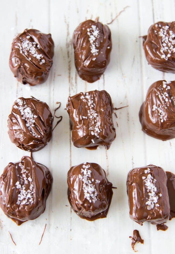 Sea Salt "Caramels"- Only 3 ingredients needed to make these healthy sweet treats. Dates, dark/milk chocolate chips, and sea salt. That's it! In about 5 min. you can have a homemade caramels. (Easy, healthy, Vegan option)