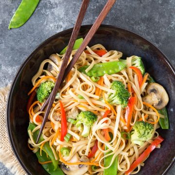 Quick & Easy Lo Mein { Instant Pot or Stove-top} 15 minute meal