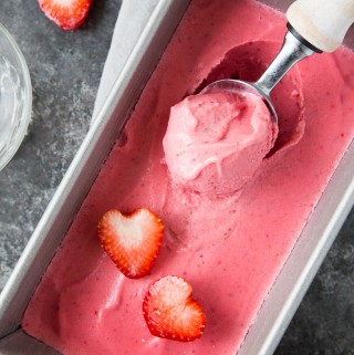 Easy Strawberry Frozen Yogurt ( no churn) clean- eating, easily Vegan and only 78 cal/serving
